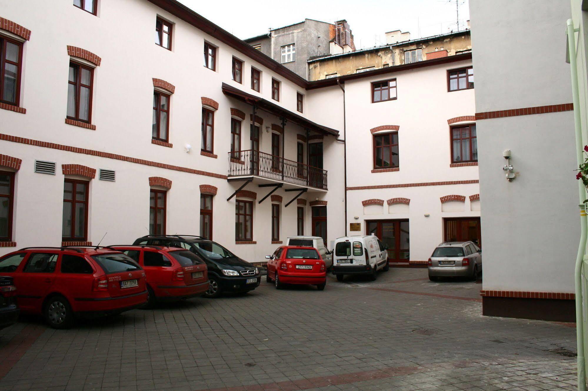 Hotel Maria اوسترافا المظهر الخارجي الصورة