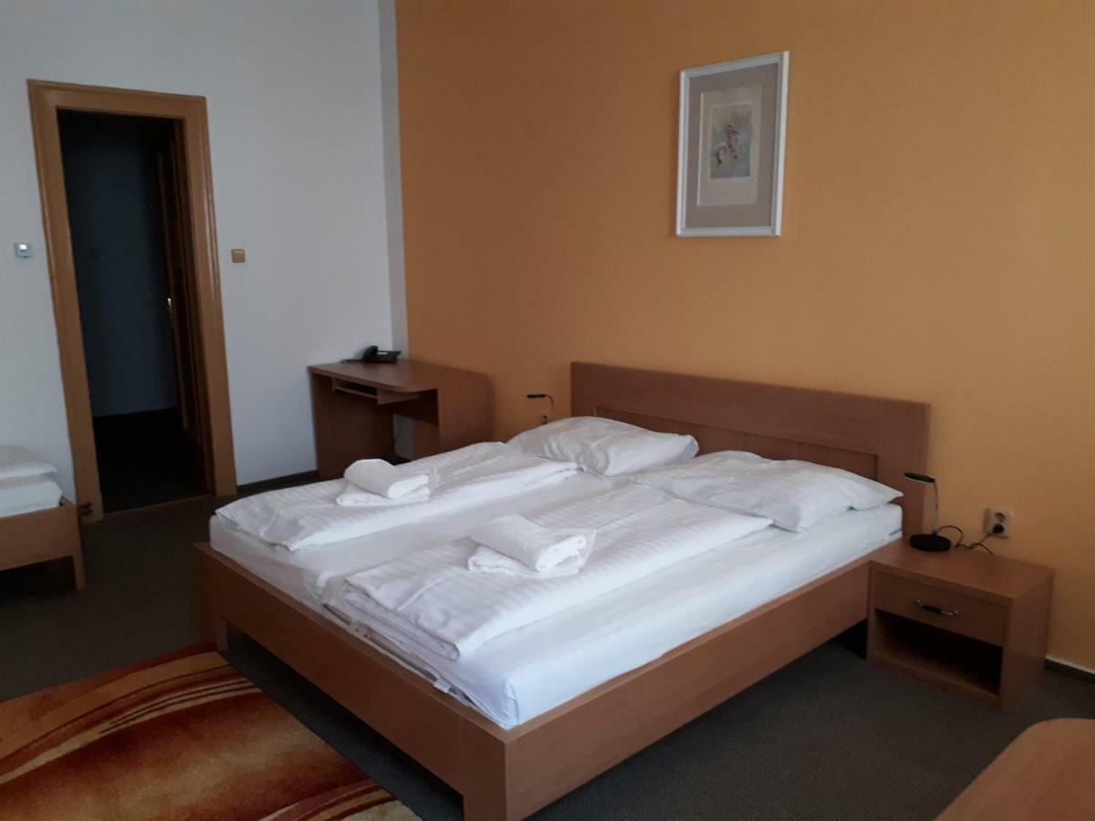 Hotel Maria اوسترافا المظهر الخارجي الصورة